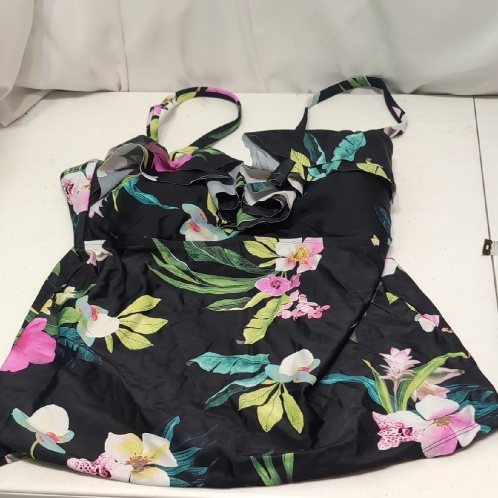 Island Escape Floral Print Black TankiniTop With Ruffled Neckline Size 16 NWT